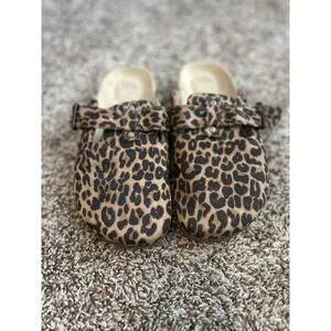 Time and Tru Women's 7 Buckle Clogs Animal Print‎ Casual Sandals